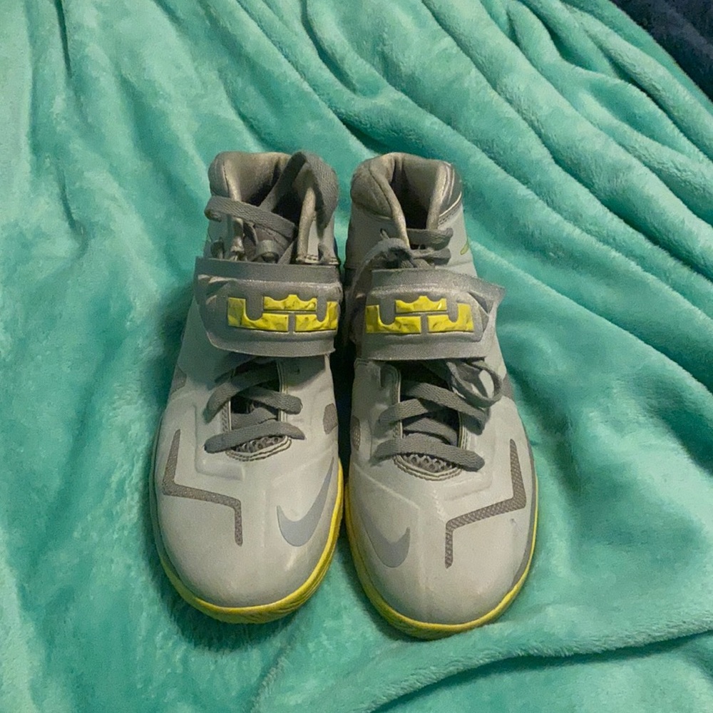 Nike Lebron James Zoom Soldier Basketball Shoes